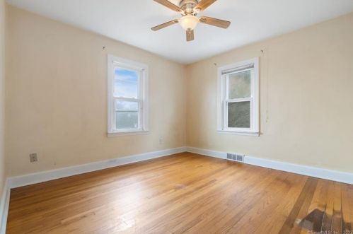 18 Phillips St, United States Coast Guard Ac CT  06320-2619 exterior