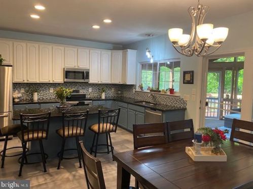 500 Rosemary Ln, Purcellville VA  20132-3274 exterior