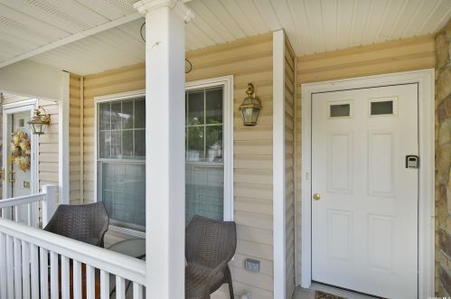 139 Christine Dr, Huntington Station, NY 11746-5631