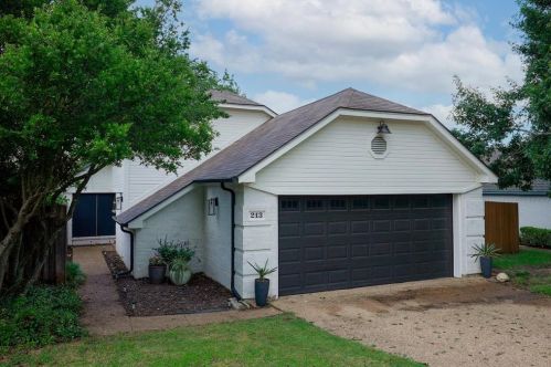 213 Fall Cedar Dr, Fort Worth, TX 76108-3753