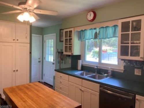 111 Lilac Dr, Annandale NJ  08801-3454 exterior