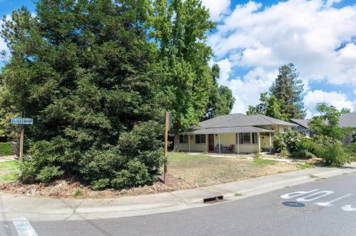 1103 O St, Rio Linda, CA 95673-2443