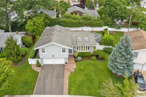 34 Forsythia Ln, Muttontown, NY 11753-2337