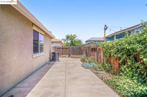 40 Snowy Egret Ct, Oakley CA  94561-1679 exterior
