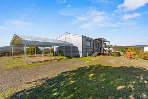 5090 Lake Ridge Rd, Ukiah, CA 95482-9406