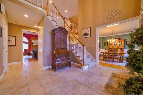 216 Watch Hill Rd, Kensington CT  06037-3657 exterior