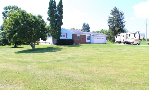 17576 Yauger Rd, Mount Vernon, OH 43050-9231