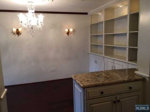 2137 Isabelle Ct, Mahwah NJ  07430-3812 exterior