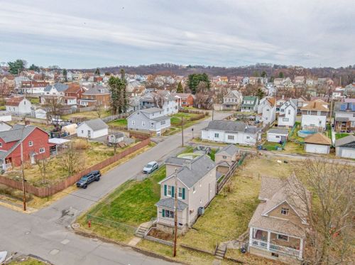 2703 Kansas St, Mckeesport PA  15132-7841 exterior