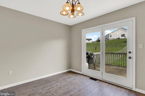 90 Hemlock Dr, Hanover PA  17331-9422 exterior