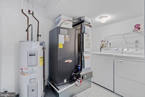 8335 Collins Ave, Camden NJ  08109-3568 exterior