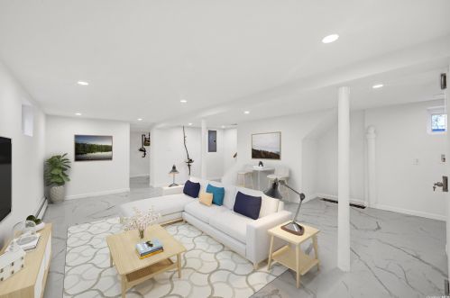 1327 Scimitar Ave, Floral Park NY  11003-3312 exterior