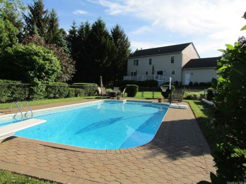 13 Liberty Ct, Montgomery NY  12549-2041 exterior