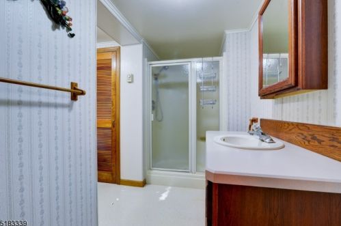 40 Lake Pochung Rd, Wantage NJ  07461-4126 exterior