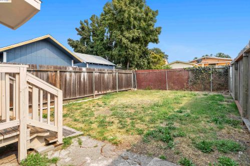 1122 89th Ave, Oakland CA  94621-1120 exterior