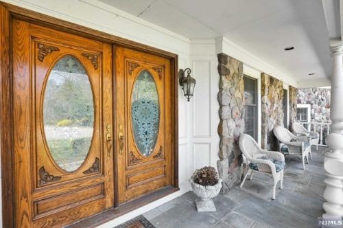 286 Autumn Ter, Franklin Lakes, NJ 07417-2716