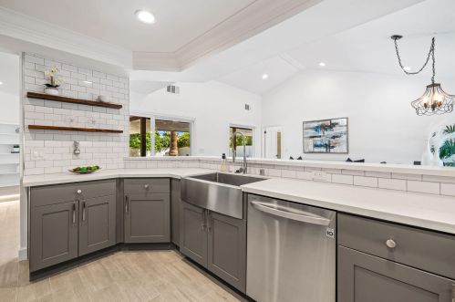 48890 Eisenhower Dr, La Quinta CA  92253-6223 exterior