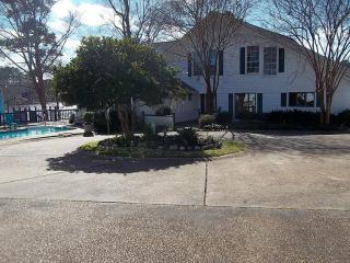 517 Lake Point Dr, Gardner, LA 71409-8615