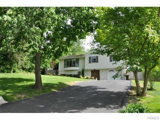 515 Oak Tree Rd, Palisades, NY 10964-1419