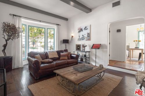 2621 Glenoaks Blvd, Glendale CA  91206-3108 exterior