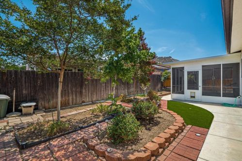 8449 Sleepy Way, El Cajon CA  92021-2090 exterior