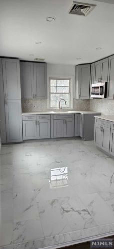 41 College Pl, Ridgefield Park NJ  07660-2203 exterior