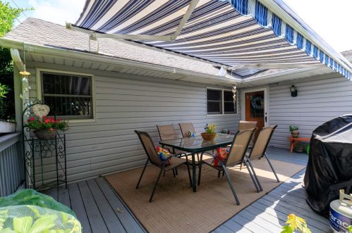 4016 Anne Dr, Seaford NY  11783-1712 exterior