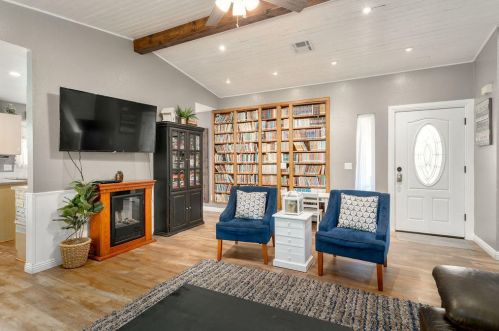 719 Palomino Dr, Gilbert, AZ 85296-2925