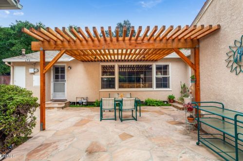 1873 Los Encinos Ave, Glendale CA  91208-2221 exterior