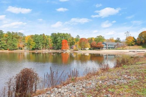 38 Hemlock Trl, Bridgeport CT  06611-3343 exterior