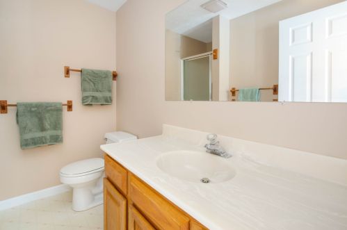 77 Dorchester Way, Nashua NH 03064-8121 exterior