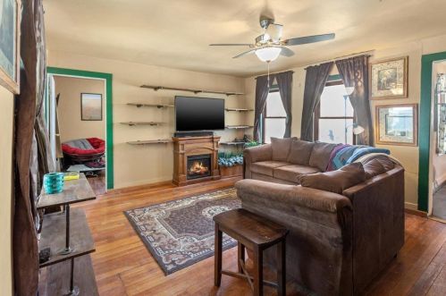 407 Water St, Lake Geneva, WI 53147-1523