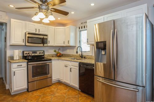 32 Aster Ave, Holtsville NY  11742-1703 exterior