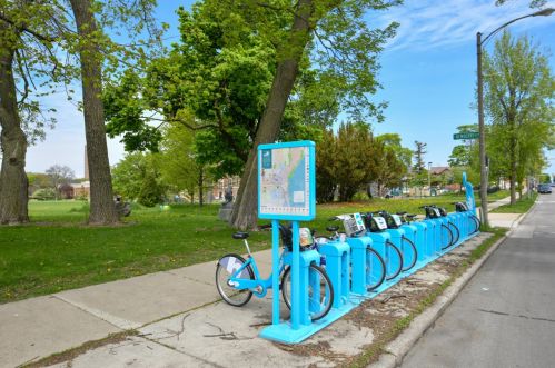 2565 Oakland Ave, Milwaukee WI 53211-3931 exterior