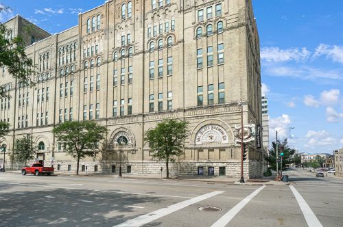 270 Highland Ave, Milwaukee WI  53202-6603 exterior