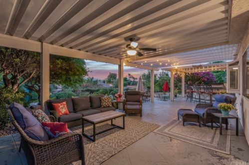 10691 Orchard View Ln, Riverside CA  92503-6605 exterior