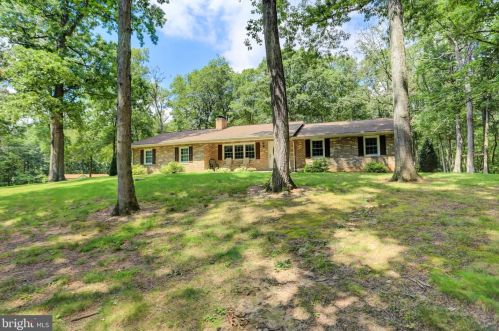 1957 Coldsmith Rd, Lees Cross Roads, PA 17257-9263