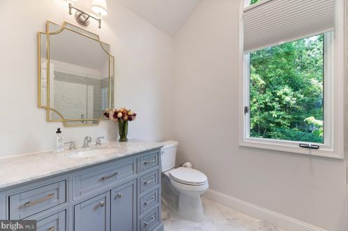 9106 Meadowcreek Ln, Lorton VA  22079-3238 exterior