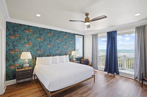 1564 Gulf Bch Dr, Saint George Island FL  32328-3106 exterior