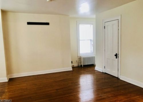 1065 Jaques Ave, Rahway NJ 07065-3927 exterior