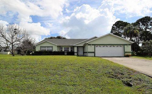 215 Lama Ave, Fort Pierce, FL 34953-3177