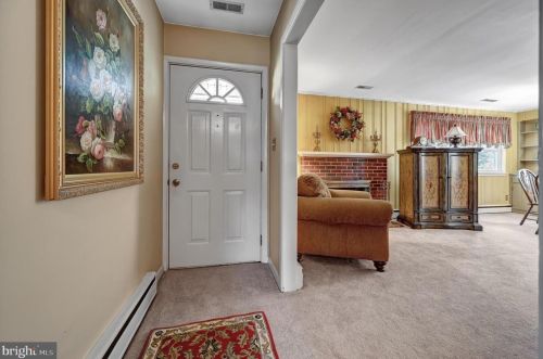418 Front St, Florence, NJ 08518-1509