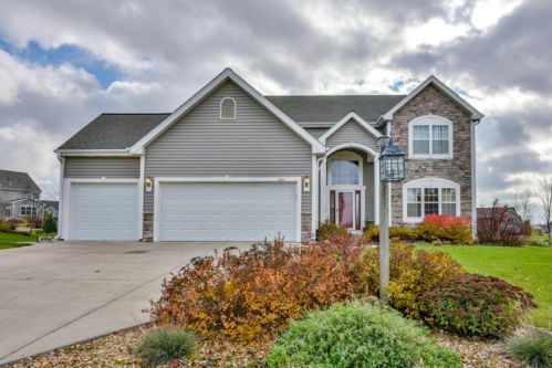 1351 Cider Cir, Mukwonago, WI 53149-1935