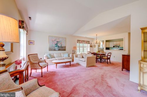 12 Meadowwood Ct, Columbus NJ  08022-1026 exterior