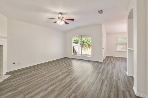 9724 Copper Creek Dr, Austin TX  78729-3543 exterior