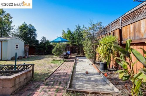 3963 Altamont Ave, Oakland CA 94605-2602 exterior