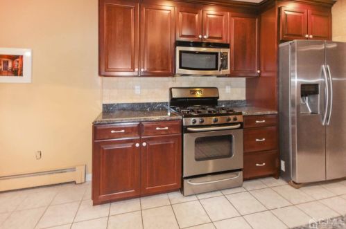 16 Sheffield Ct, East Brunswick NJ  08816-5660 exterior