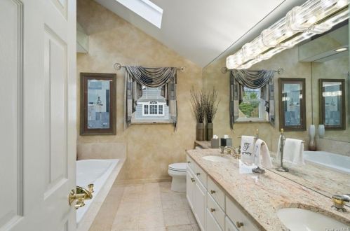 9 High Ridge Rd, Crotonville NY  10562-1969 exterior