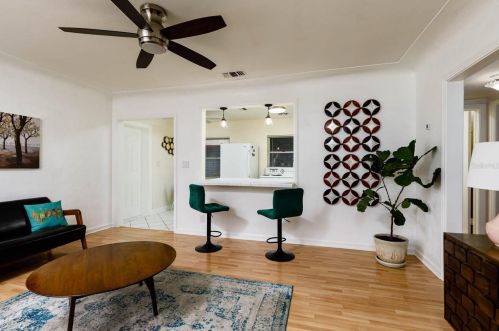 5933 15th Ave, Saint Petersburg FL  33707-3305 exterior