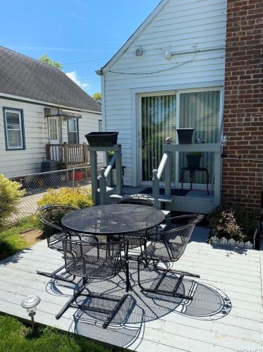 1572 Madison St, Floral Park, NY 11003-1324